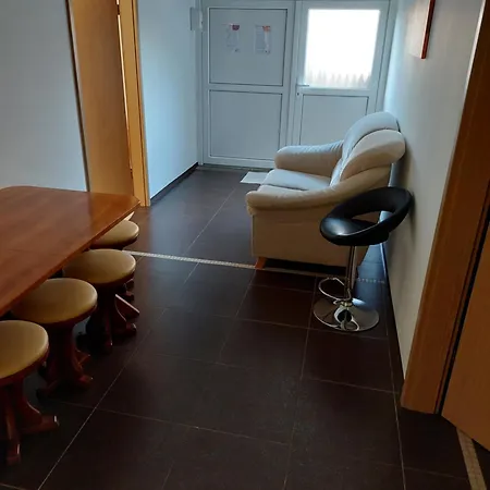 - Kaj & Kaja Hostel Slivnica pri Mariboru