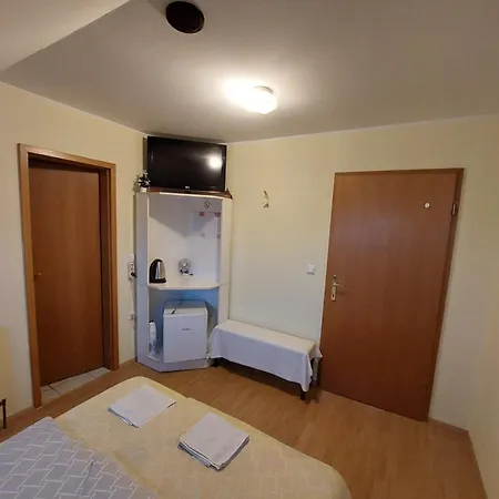 - Kaj & Kaja Slivnica pri Mariboru