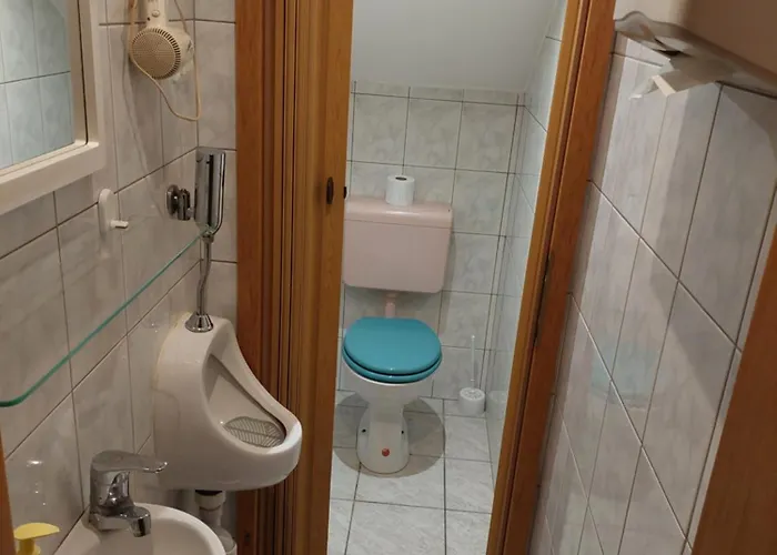 - Kaj & Kaja Slivnica pri Mariboru