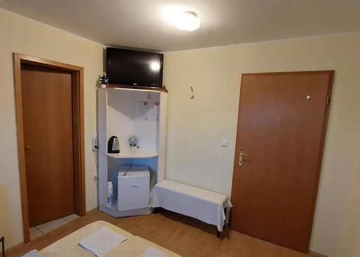 - Kaj & Kaja Slivnica pri Mariboru