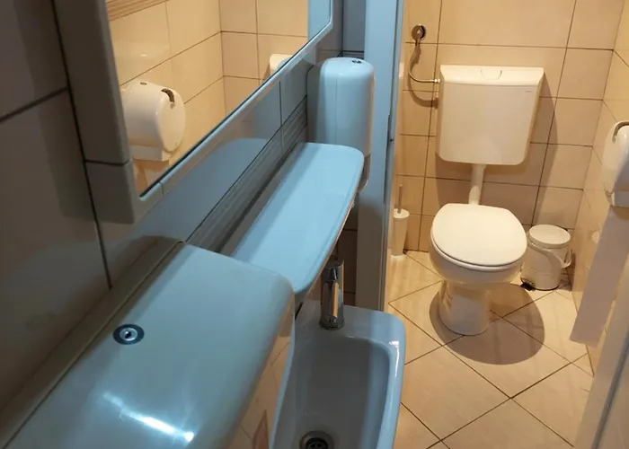 - Kaj & Kaja Hostel Slivnica pri Mariboru