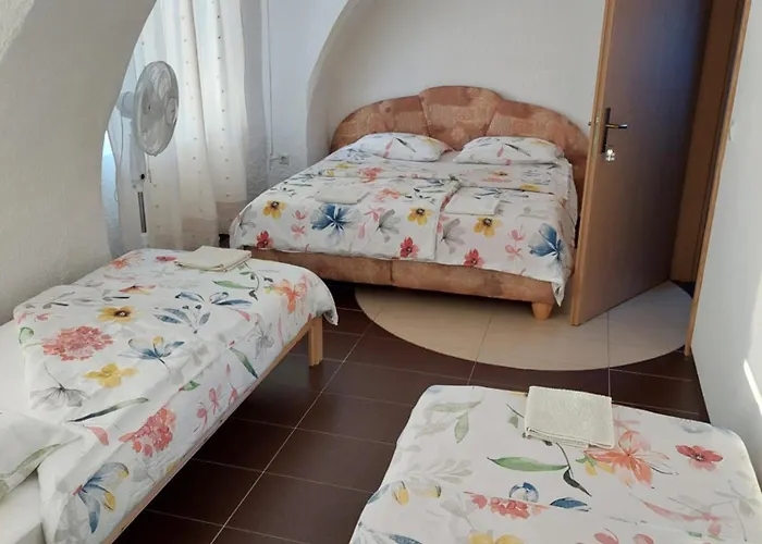 - Kaj & Kaja * Slivnica pri Mariboru